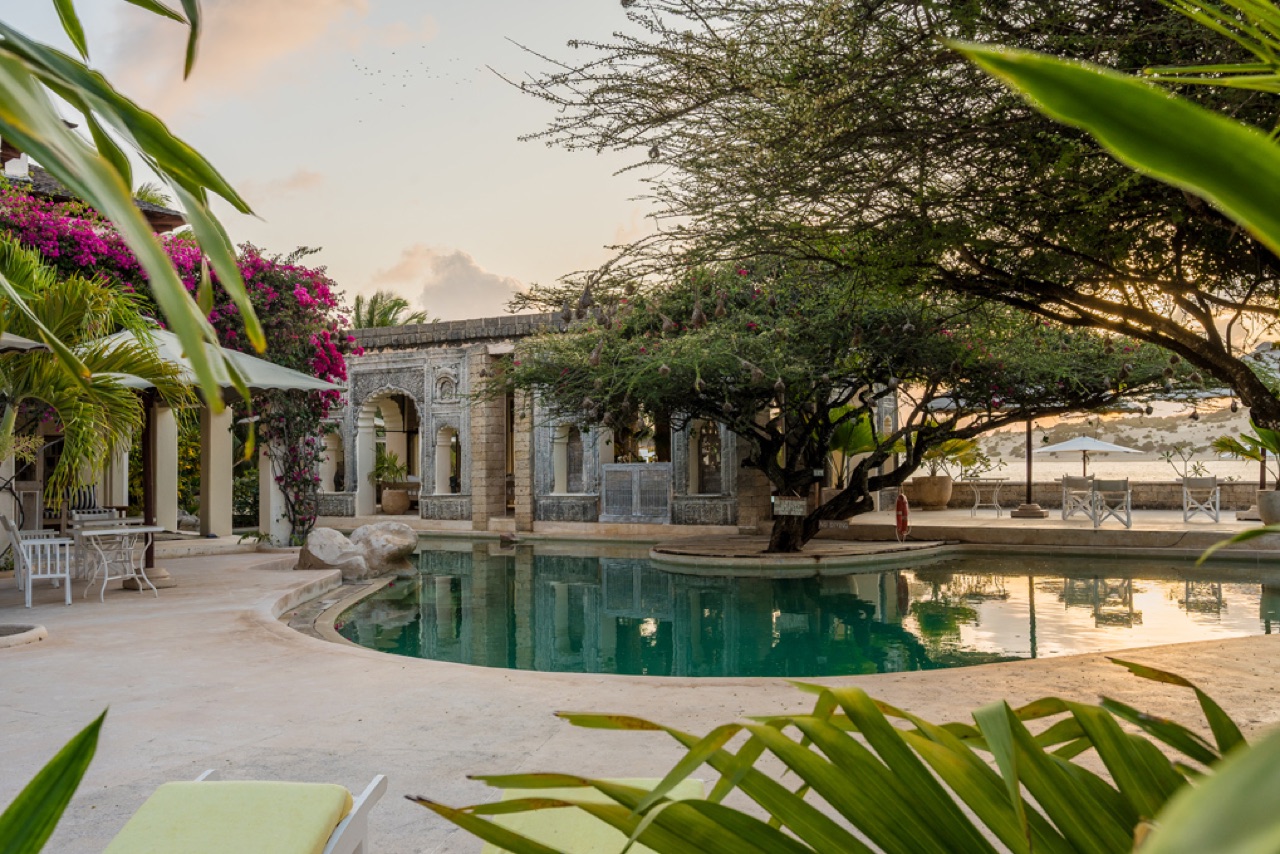 The Majlis Pool Bar