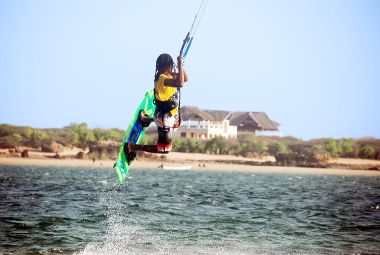 Kite surfing at Shela